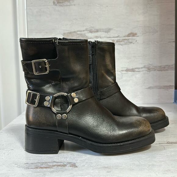 Like new Steve Madden Brixton 7.5 Motorcycle Booties. Worn once. - Picture 1 of 8
